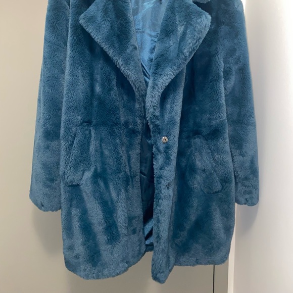 Faux fur forest green coat in a size 10 ✨🎄 - Picture 2 of 3